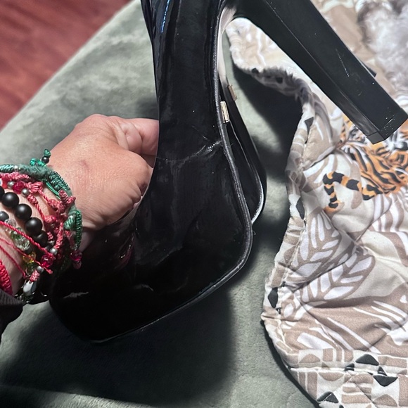 Pour La Victoire Glossy Black Heels - Picture 3 of 4